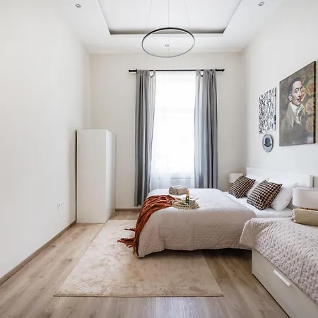 Apartament Oasis - Modern Charm, Timeless Comfort Budapesta