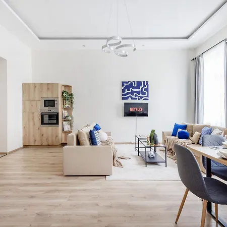 Oasis - Modern Charm, Timeless Comfort Apartament Budapesta