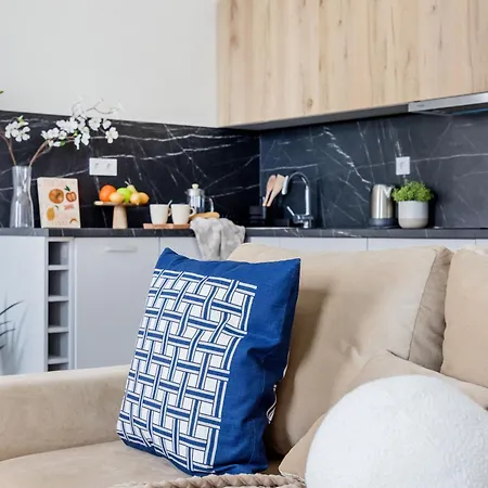דירה Oasis - Modern Charm, Timeless Comfort *