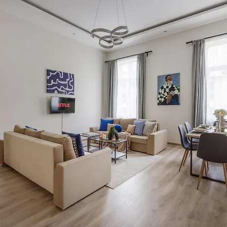 Oasis - Modern Charm, Timeless Comfort דירה