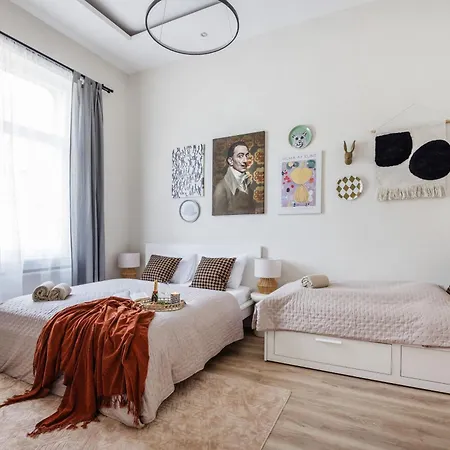 דירה Oasis - Modern Charm, Timeless Comfort