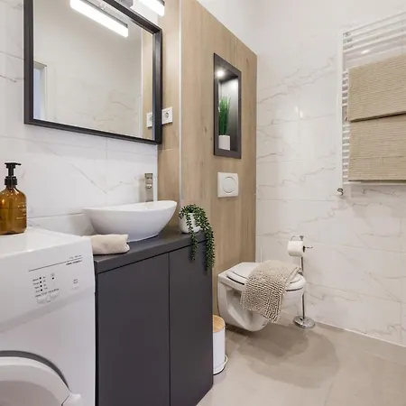 דירה Oasis - Modern Charm, Timeless Comfort *