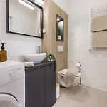 Apartamento Oasis - Modern Charm, Timeless Comfort *