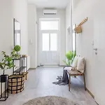 Apartamento Oasis - Modern Charm, Timeless Comfort Budapest