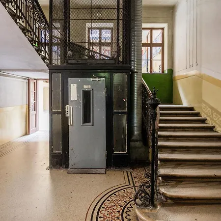 아파트 Oasis - Modern Charm, Timeless Comfort 부다페스트