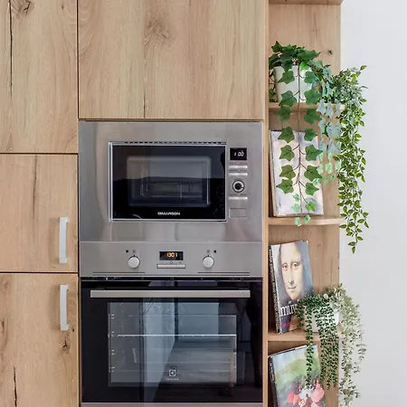 아파트 Oasis - Modern Charm, Timeless Comfort