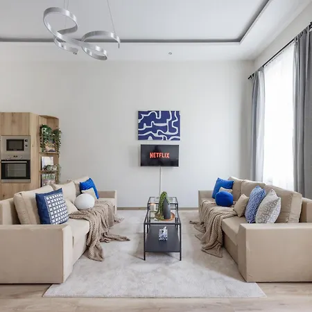 Oasis - Modern Charm, Timeless Comfort 아파트 *