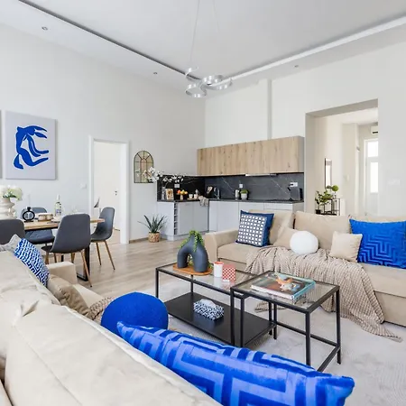 Oasis - Modern Charm, Timeless Comfort 아파트 부다페스트