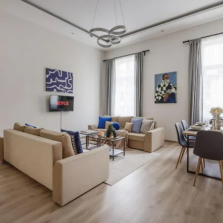 Oasis - Modern Charm, Timeless Comfort 아파트