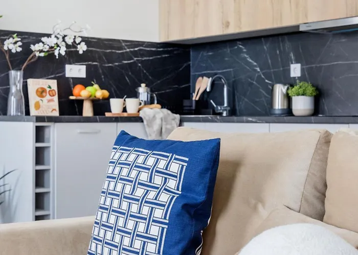 Apartman Oasis - Modern Charm, Timeless Comfort *