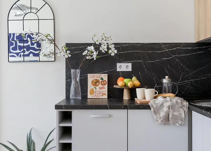 Apartman Oasis - Modern Charm, Timeless Comfort *