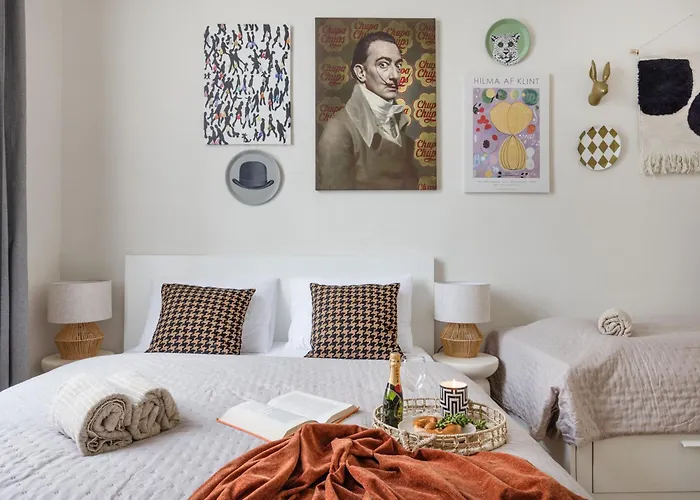 Oasis - Modern Charm, Timeless Comfort Apartman