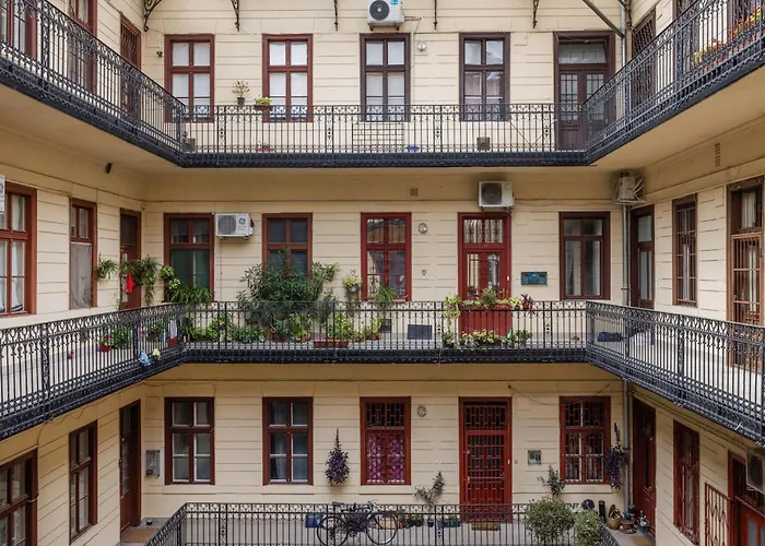 Oasis - Modern Charm, Timeless Comfort Budapest